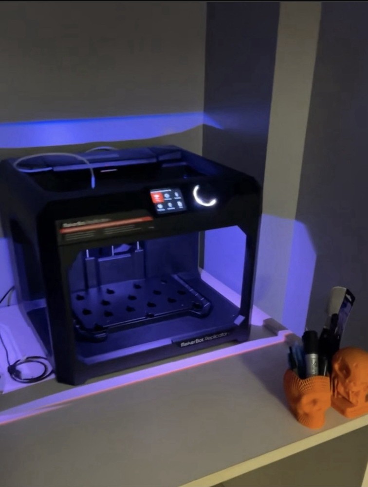 MakerBot Replicator+ 3D Printer working with extruder!!