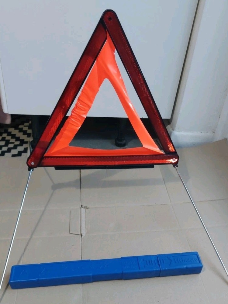 BMW 1 3 Series Toolkit Emergency Warning Triangle 6770487  E82 E90 E92 E93