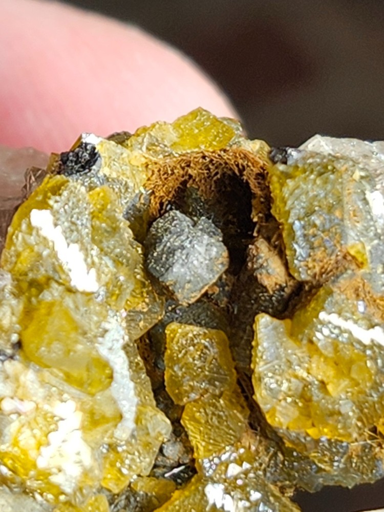 Quartz, Siderite, Fluorescent Apatite, Peru