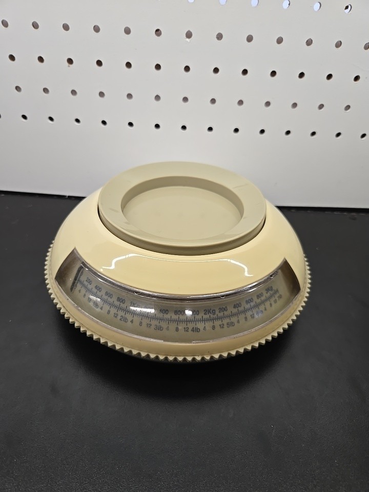 1970's Vintage Kitchen Scale