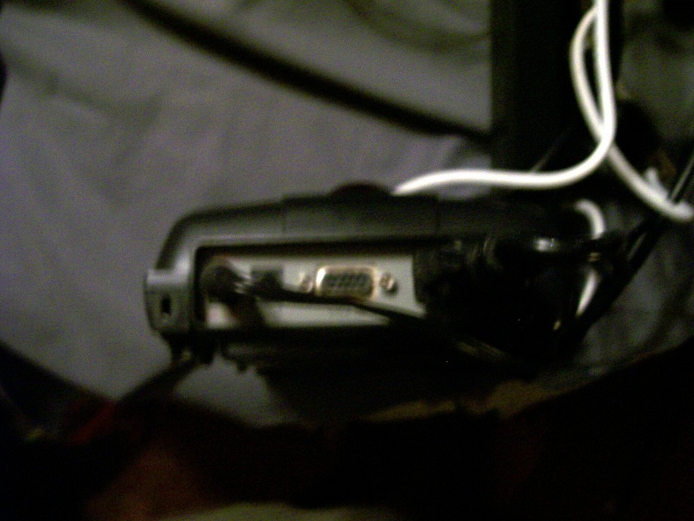 AVERMEDIA 300AF+ DOCUMENT CAMERA, CASE POWER SOURCE AND SOME CABLES NO REMOTE