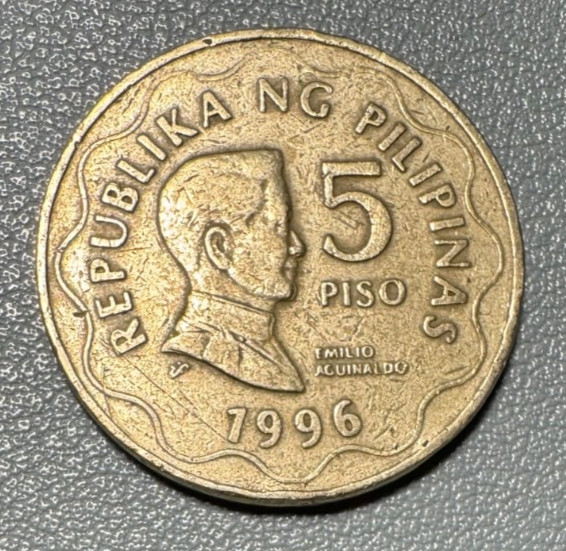 1996 Philippines 5 Piso coin -- Great condition