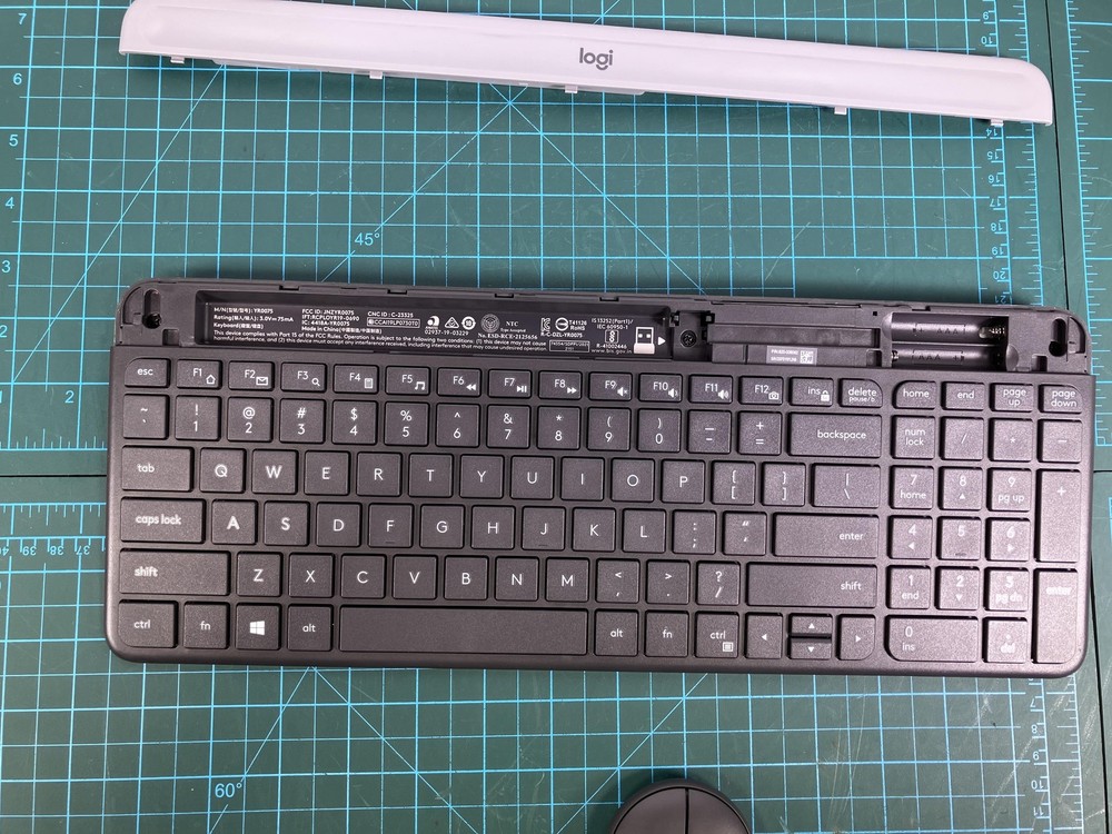 Logitech K470 Keyboard M340 Wireless Mouse Set PC Mac Slim Full Size Numeric Com