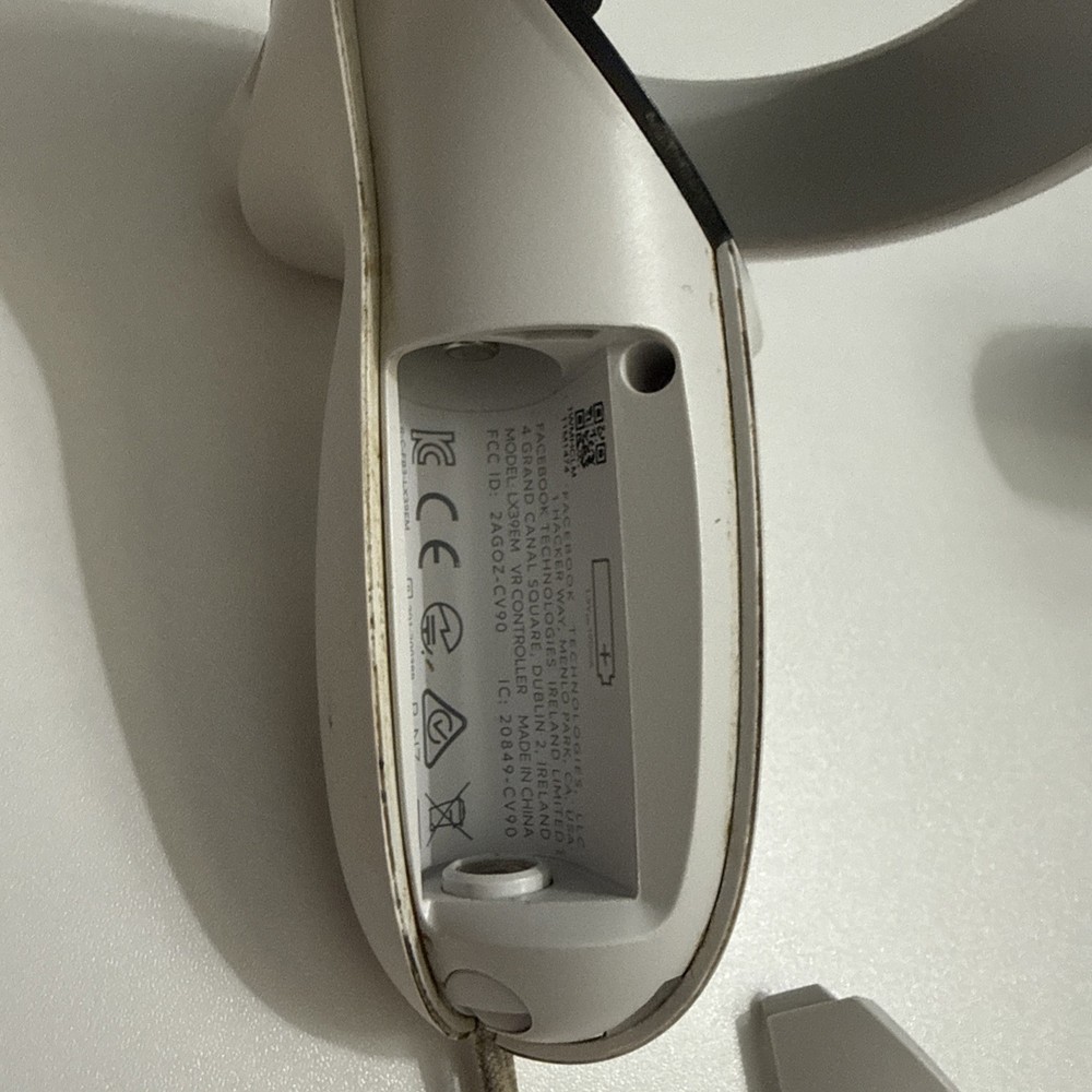 Meta Oculus Quest 2 Left & Right Controllers JD96CX White For Parts Untested