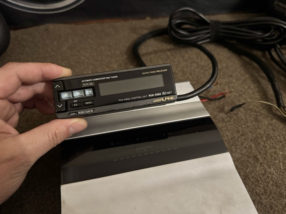ALPINE PXA-H600 Digital Audio Processor & PXA-H600 Controller Old-School