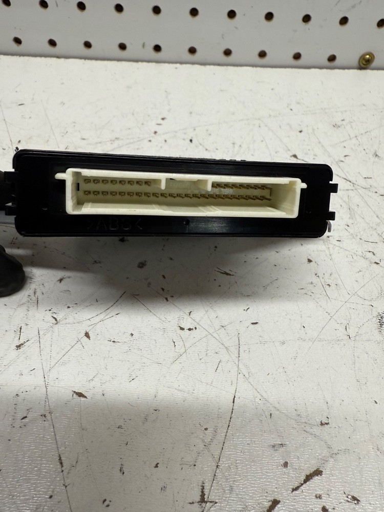 2004-2006 Toyota Prius Smart Key Computer Control Module OEM 89990-47020