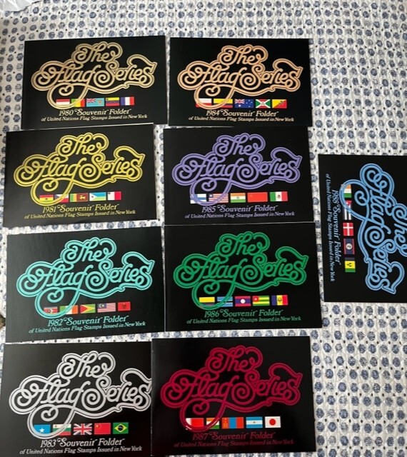 43 United Nations Souvenir Folders w/Mint Stamps    Free Shipping