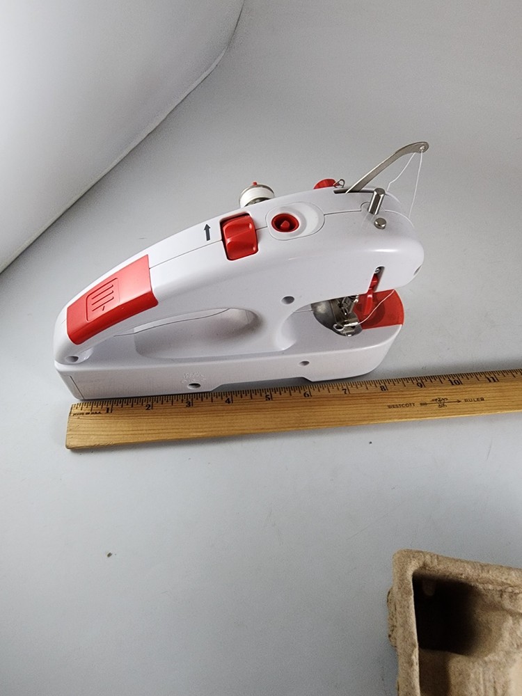 Singer Stitch Quick + Two Thread Hand Held Mending Machine White