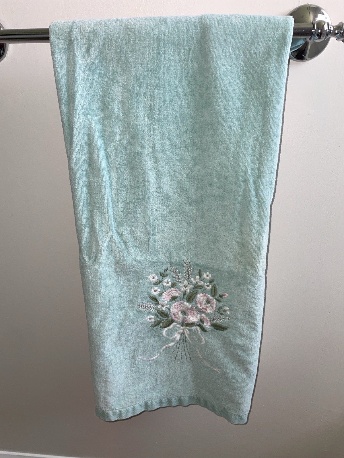 The Avanti Look Light Green 3 Piece 100% Cotton Towel Set