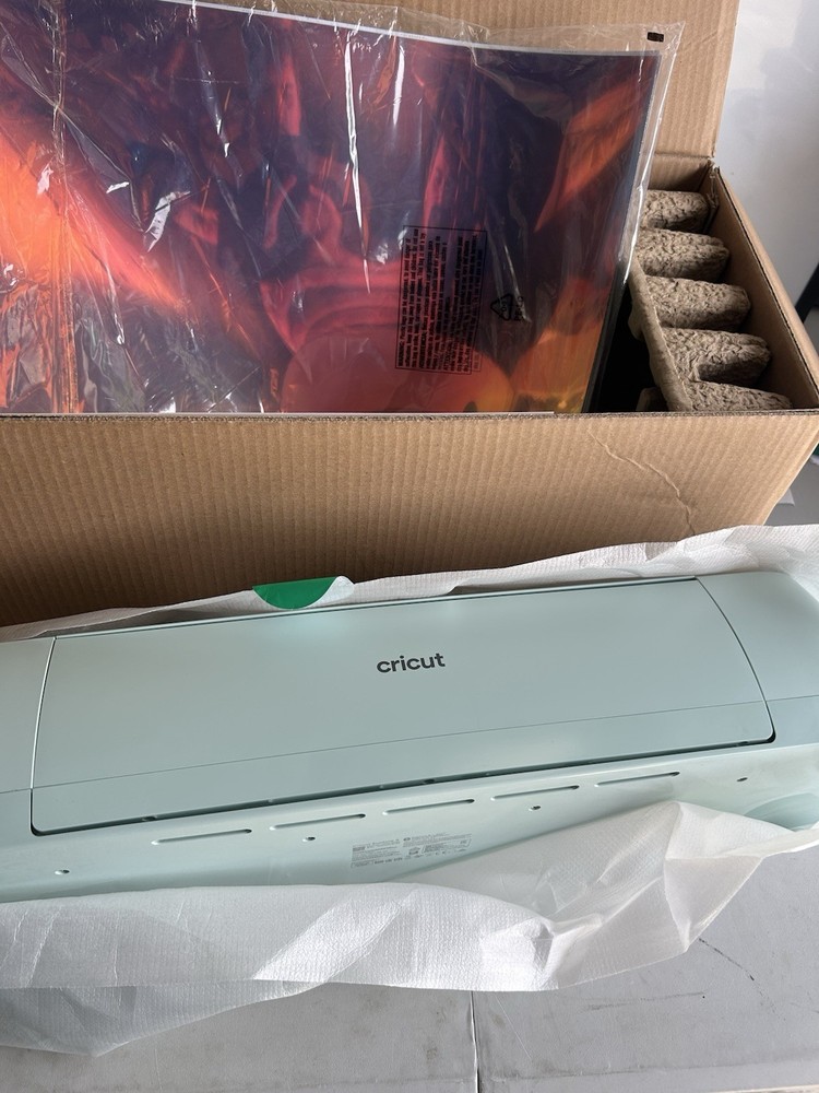 Cricut Explorer 3: Precision Cutting Machine Excellent Condition