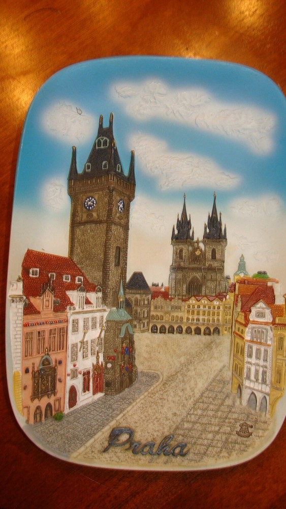 PRAHA NUT OR SNACK DISH ~ 7.5”x5” ~ Great Condition ~