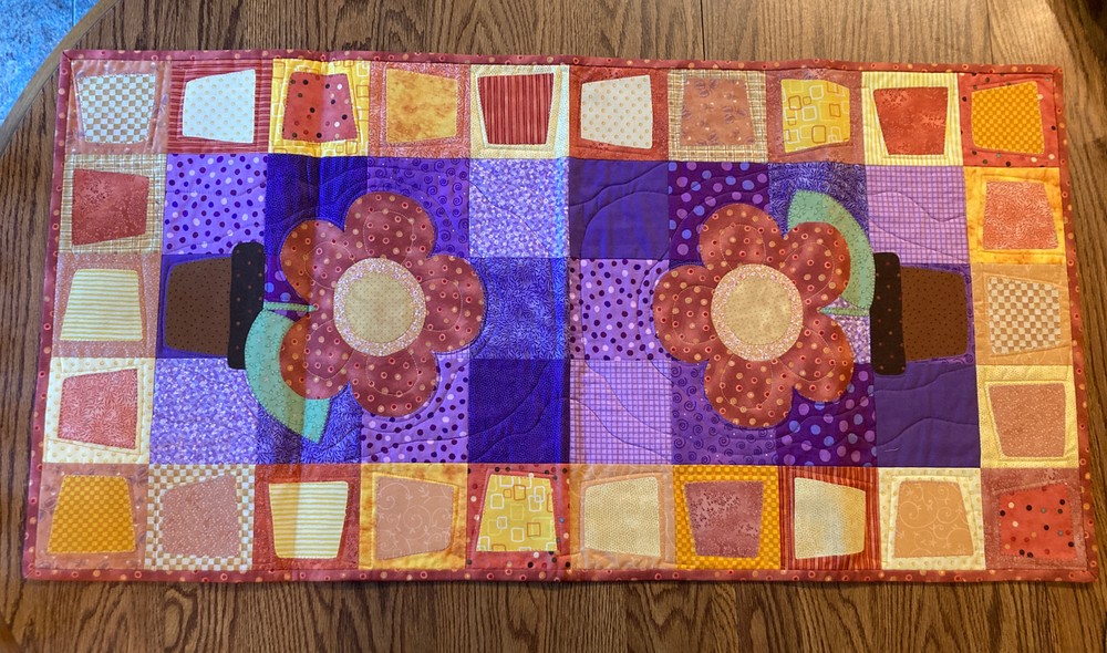 Handcrafted Handmade Machine Quilted Table Runner Wall Hanging Excellent!