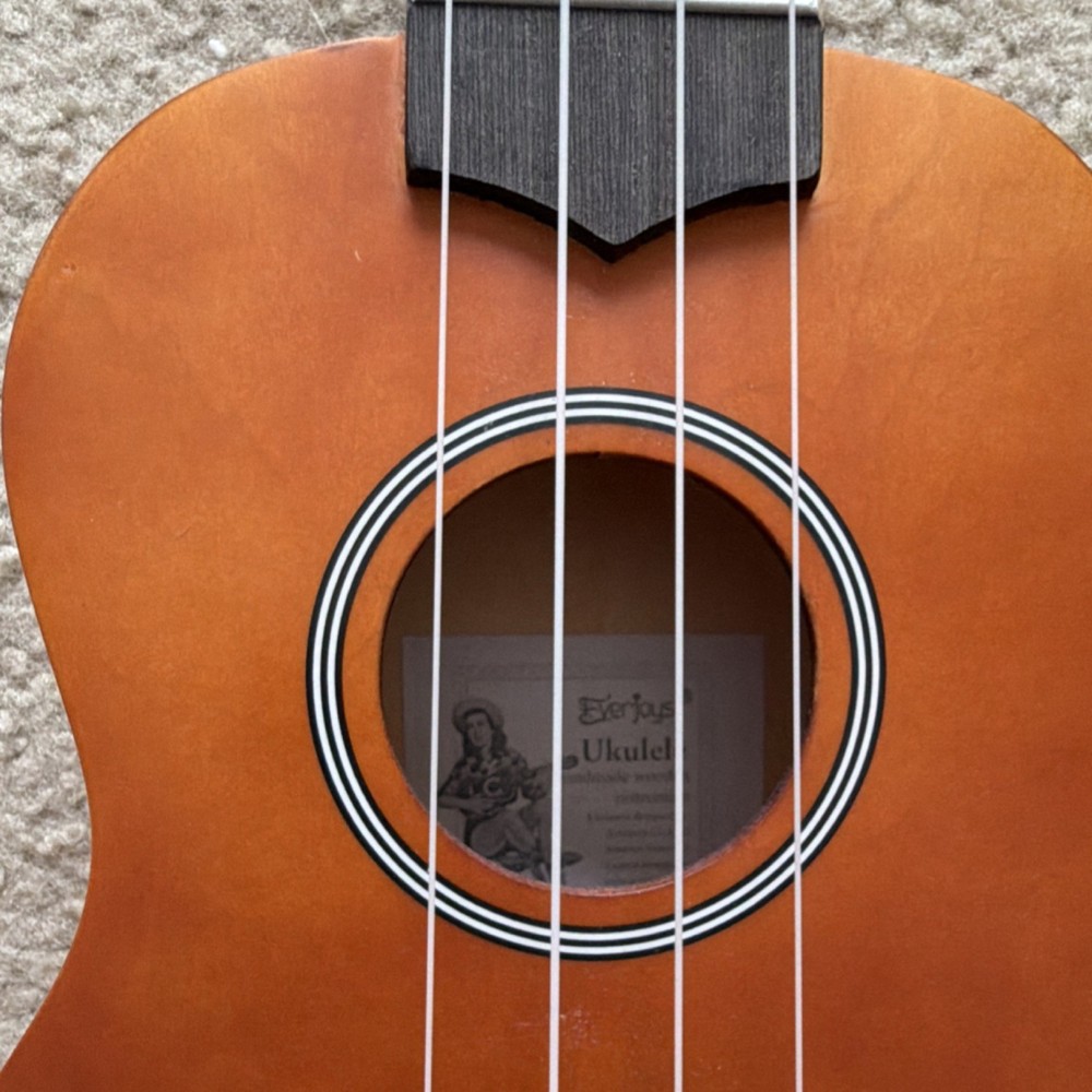 Everjoys Ukulele Natural Finish 4 Strings Brown with Bag