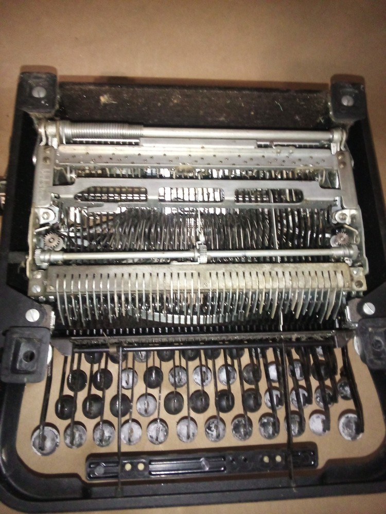 Underwood Leader Portable Typewriter with Case