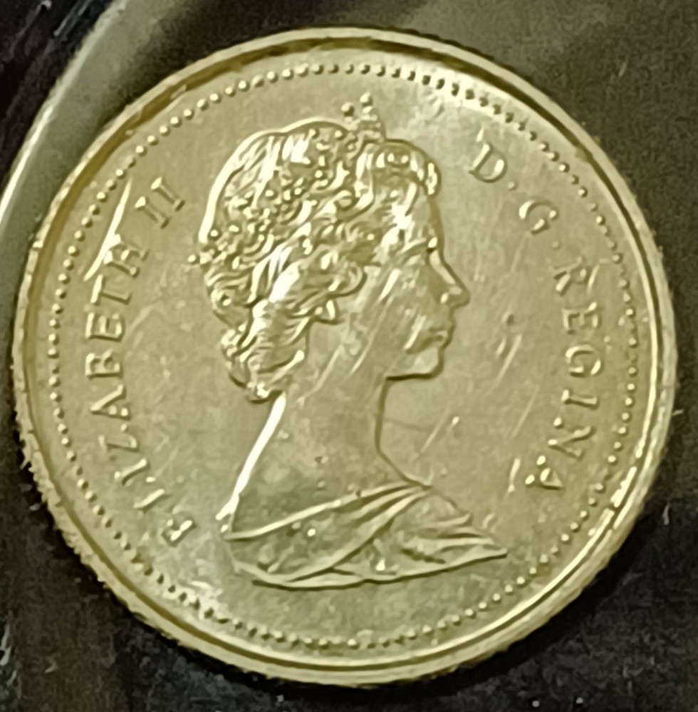 1986 Canadian 10 Cent Dime ~ Small Bust Variety ~ Circulated