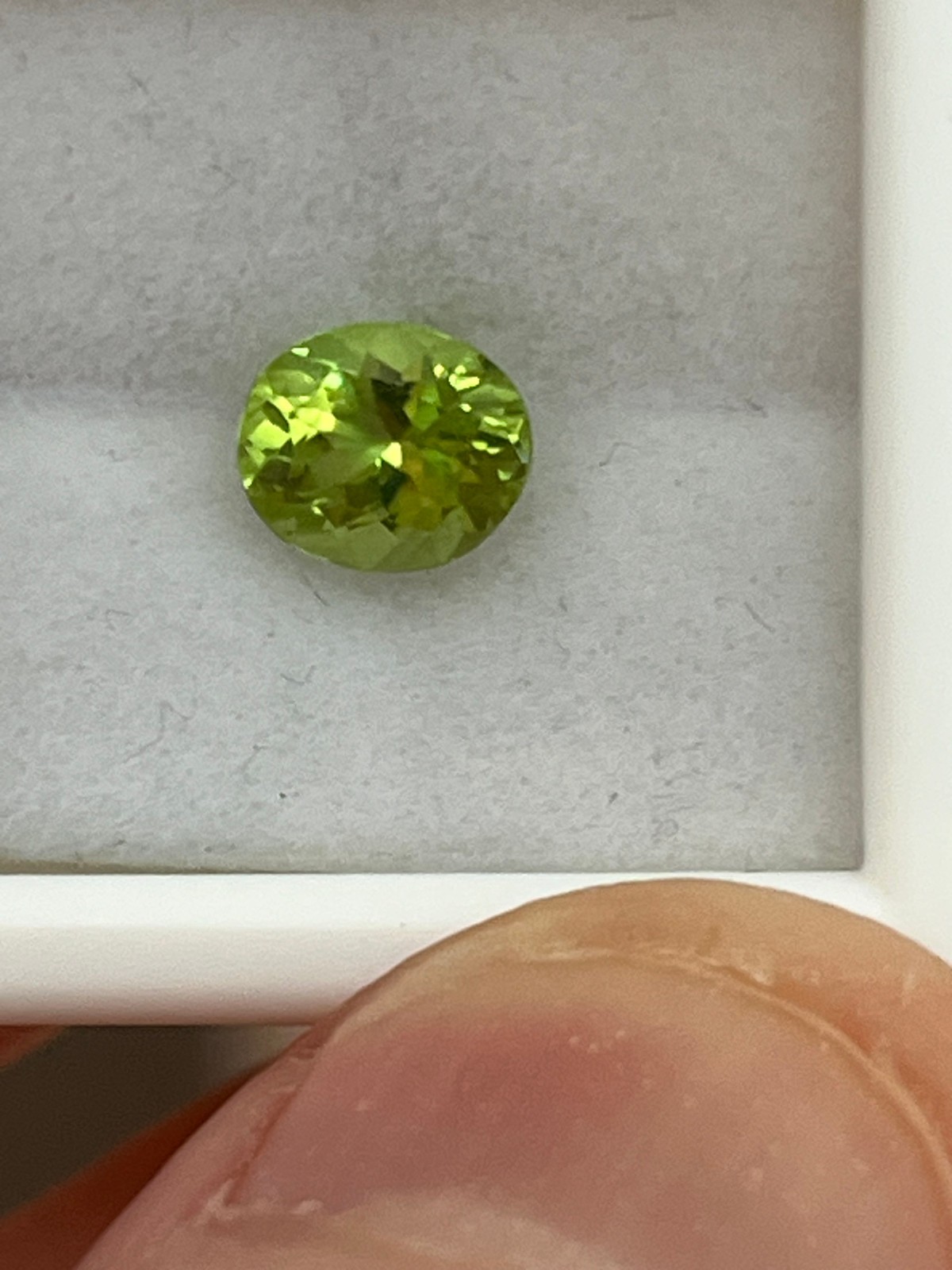 1.30ct Green San Carlos Gila Co. Arizona Peridot w/ LILLY PAD MARKS TYPE 2 GRADE