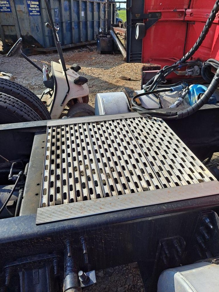 Replaces 2012 VOLVO VNL DECK CATWALK ,  GA