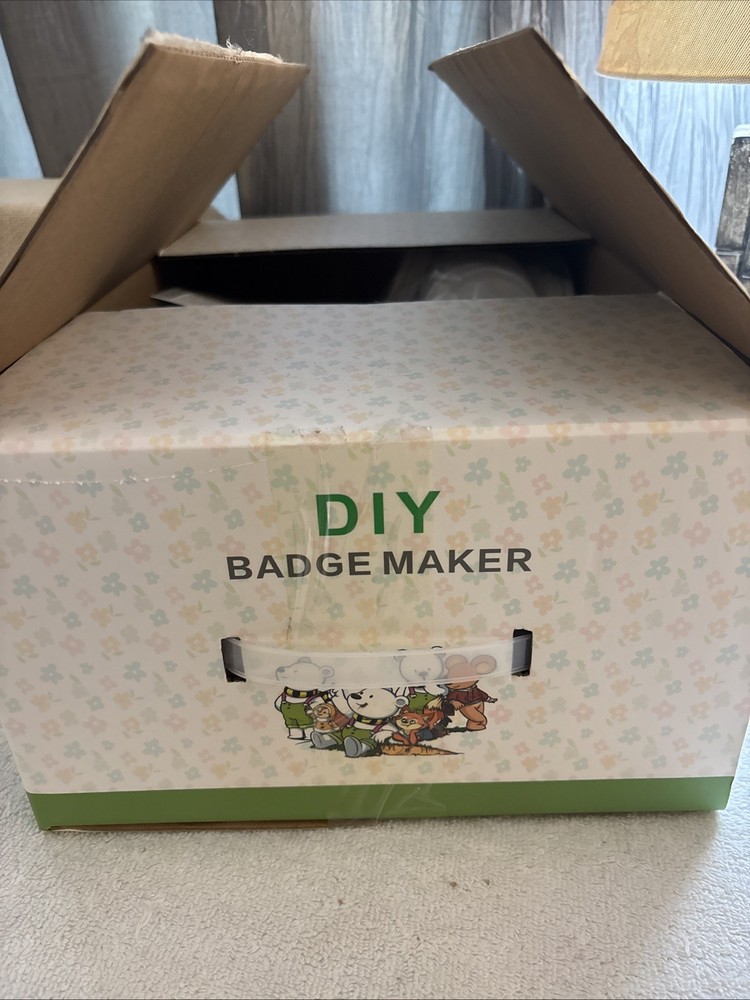 Childrens DIY Button/Badge maker Model 108. NEW