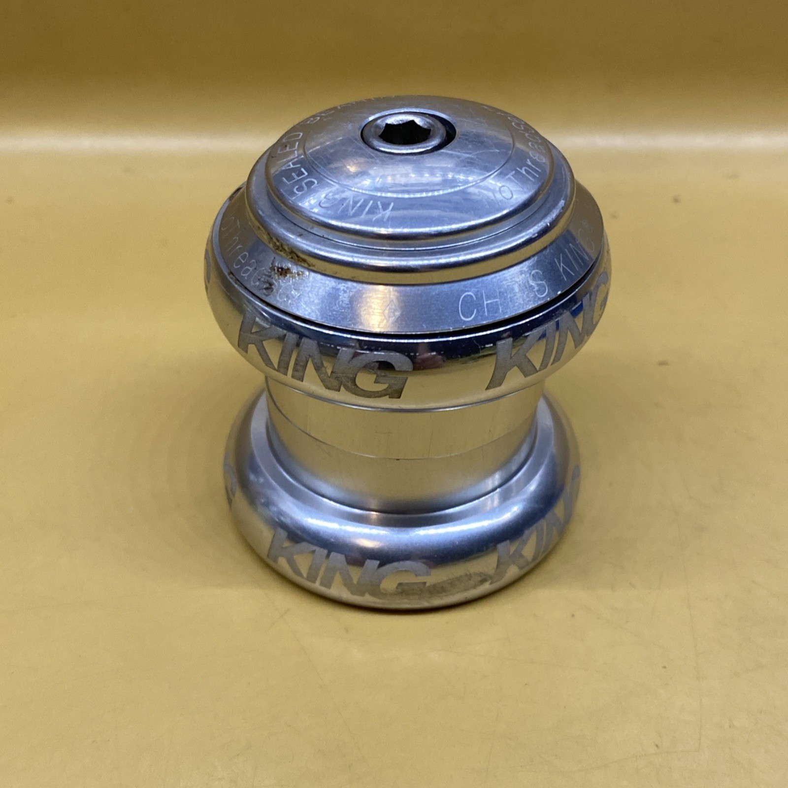 Silver Chris King 1-1/8" NoThreadset Threadless Sealed Bearing Headset