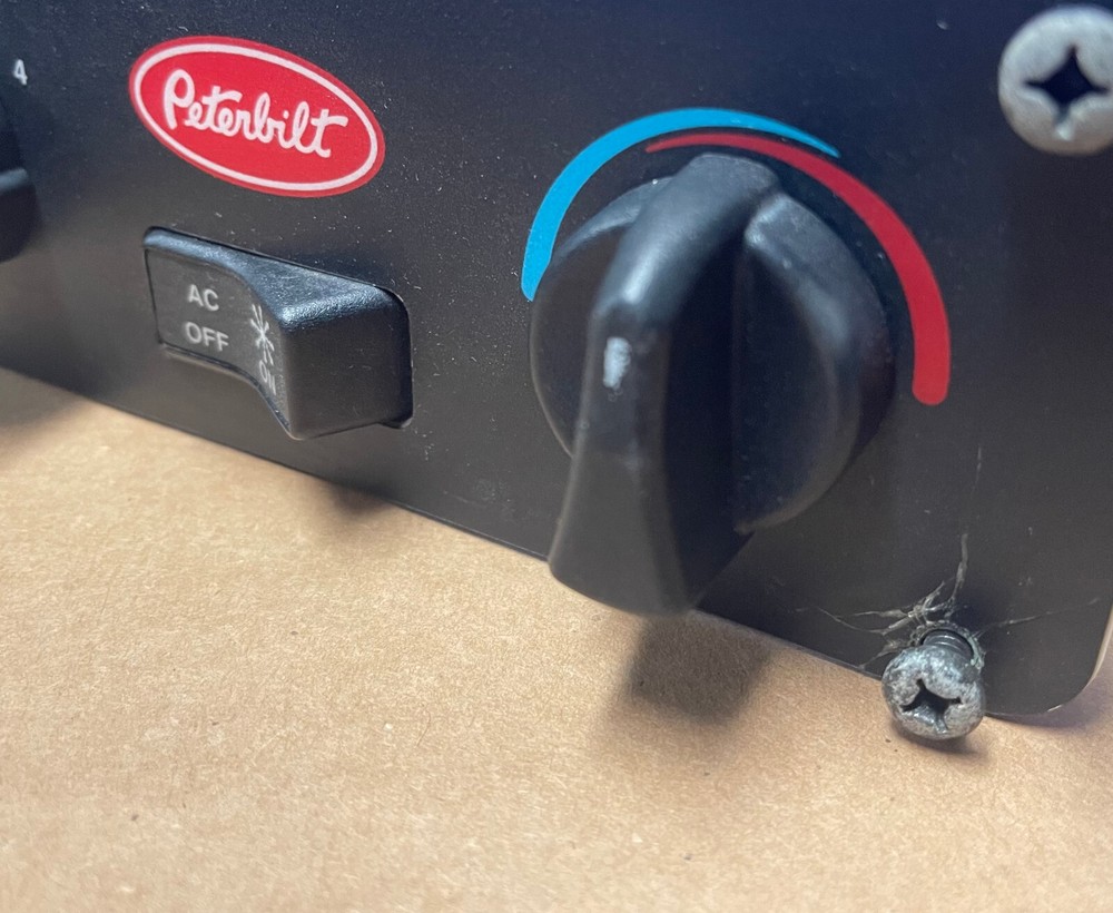 PETERBILT 386 Left/Driver Sleeper Control 29-06215