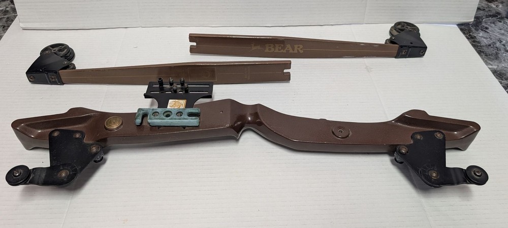 Bear Whitetail Hunter Compound Bow Takedown Brown Riser Limbs Sight Vtg