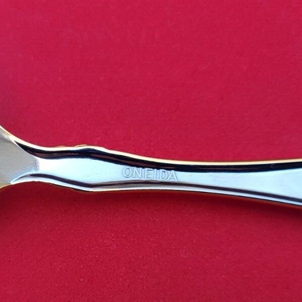 Oneida GOLDEN ROYAL CHIPPENDALE Community Stainless CHOICE Flatware