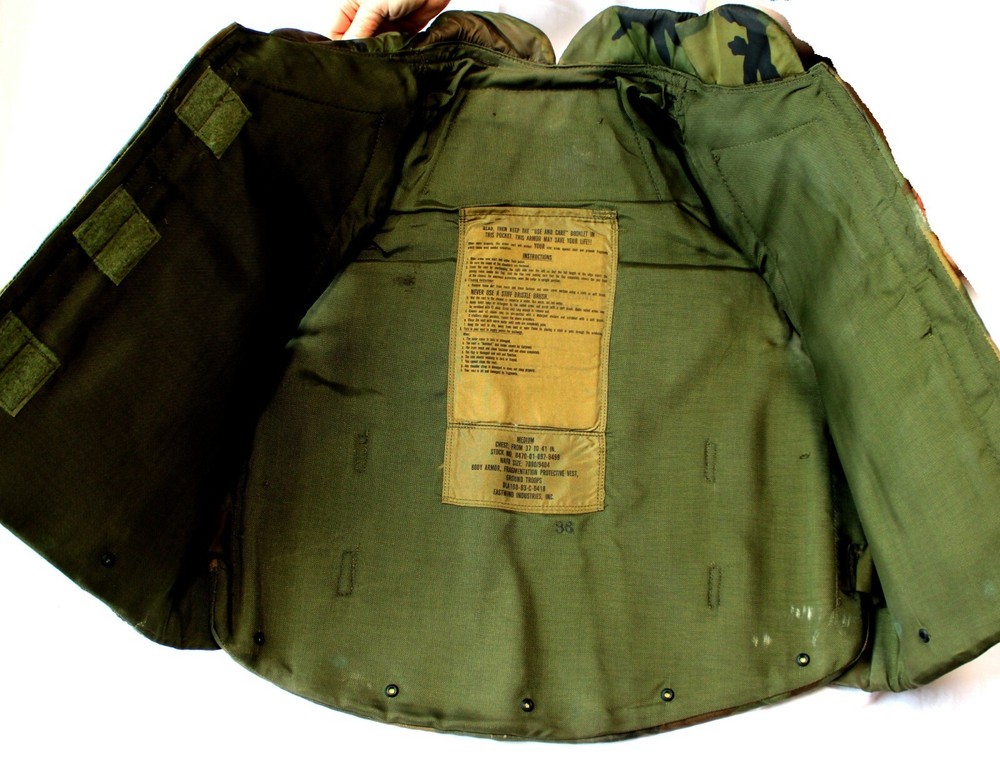 Body Armor Fragmentation Protective Vest Medium size Excellent Vintage Condition