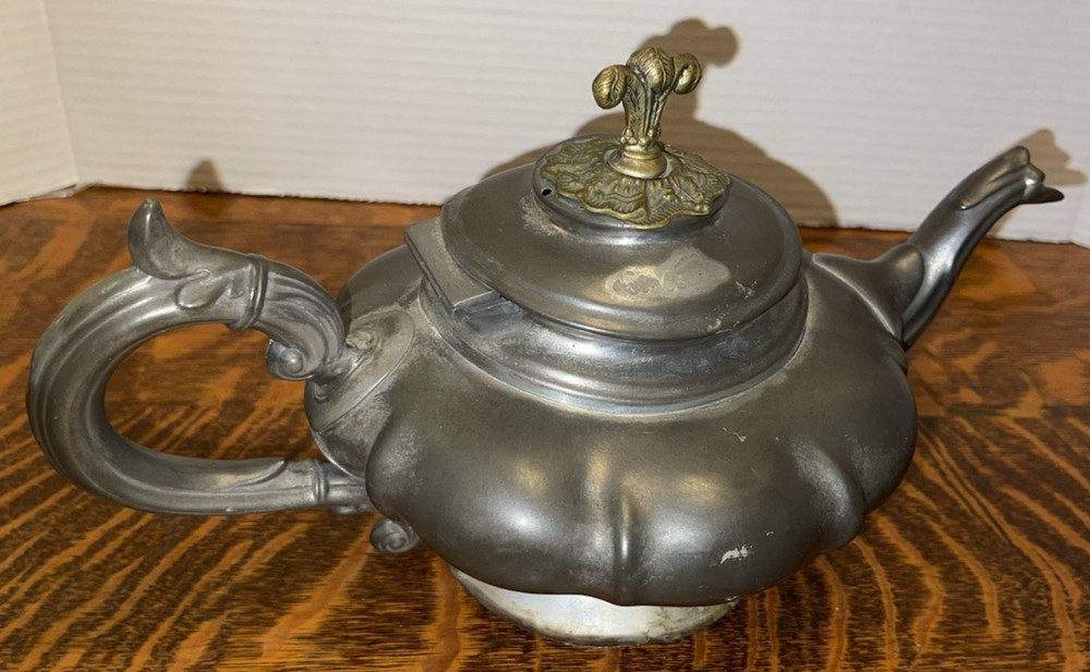 TEA POT 4881 VR SUPERIOR METAL HOWES~ ANTIQUE