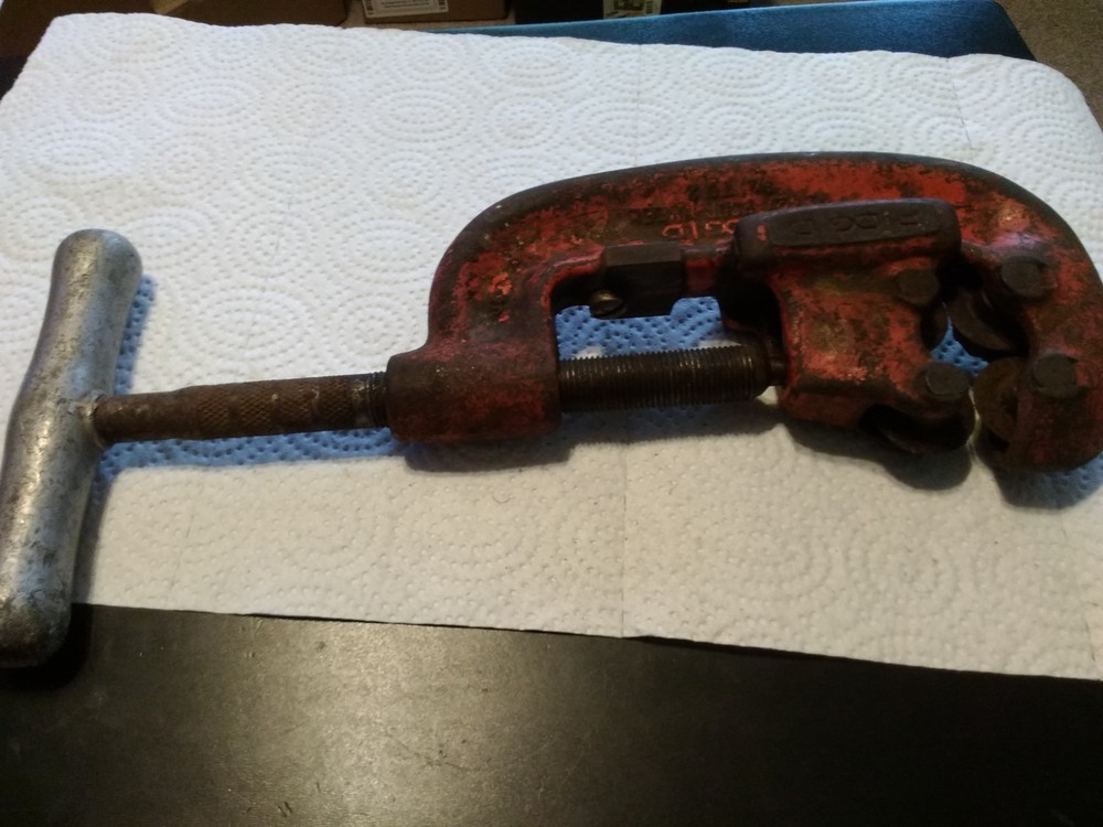 Ridgid Model 42A Pipe Cutter 4 Wheel 3/4" - 2" Capicity