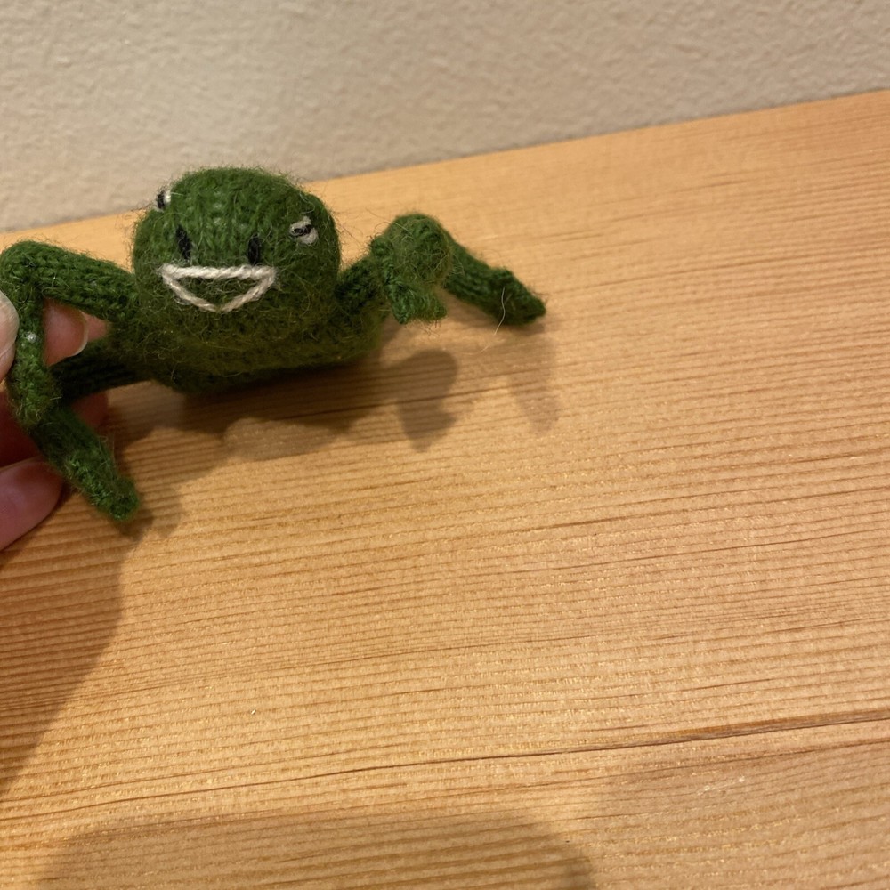 NWT Frog Finger Puppet Alpaca 2006 NOS