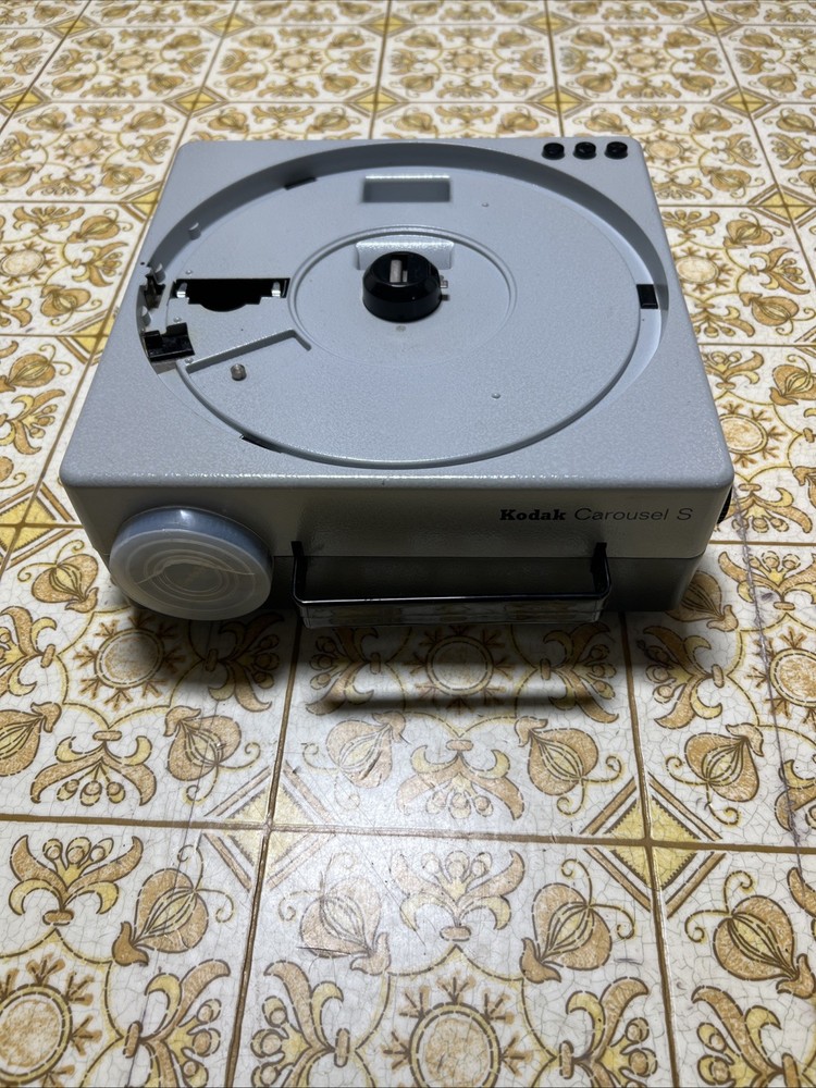 RARE Kodak Carousel S Slide Projector Germany Version with Remote  TESTED