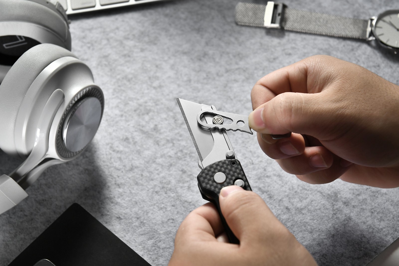 Olight U1 Pro Multitool Folding Utility Knife, Carbon Fiber Overlay & G10 Handle