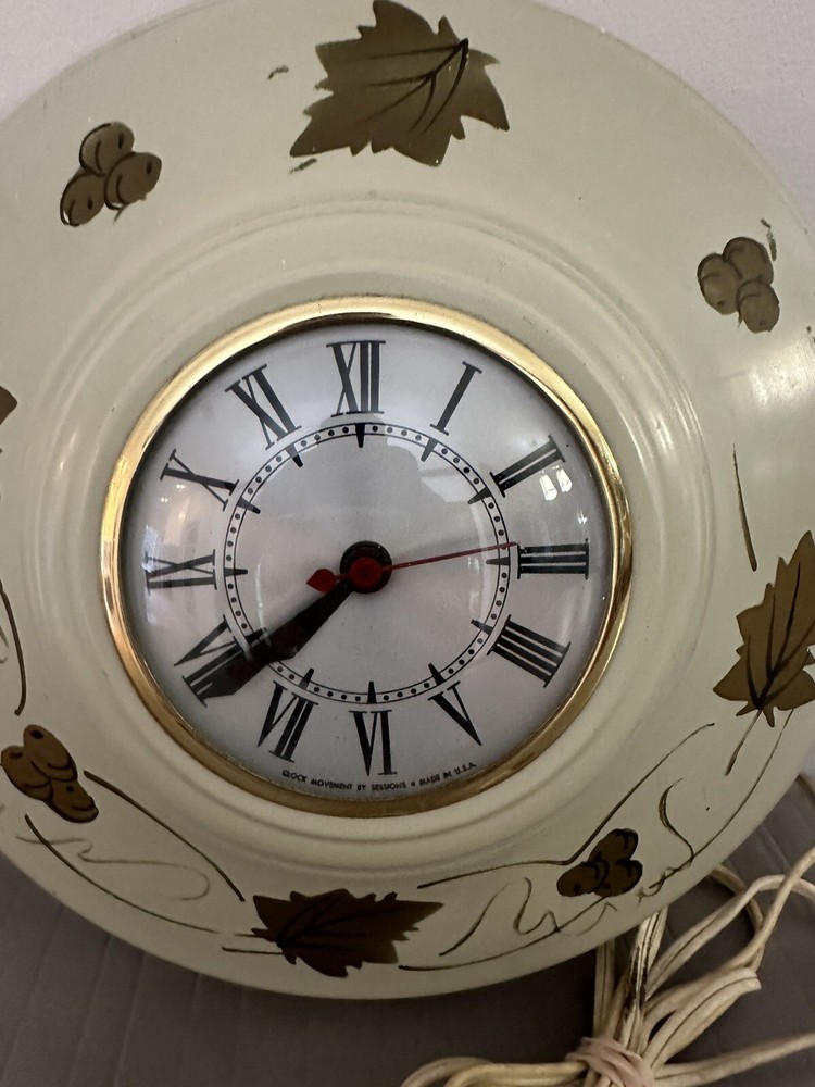Vintage Mid Century Sessions Fall Berry & Leaf Electric Wall Clock TESTED WORK