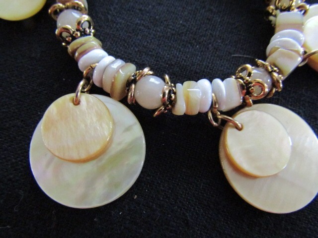 VINTAGE MOP DOUBLE DISK STRWTCH GOLD BRACELET