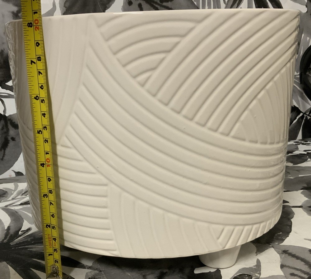 ➿ Sagebrook Swirl Footed Planter, White 8” 🆕