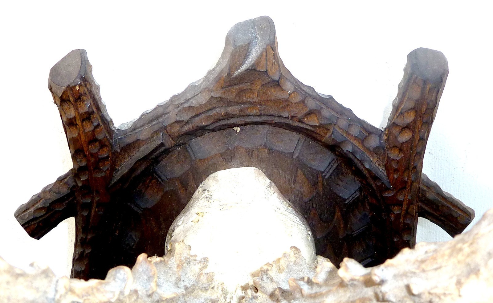 17" HUGE HEAVY ** 1990** DATED SUPERB BLACK FOREST CARVED ROE DEER ANTLERS MOUNT