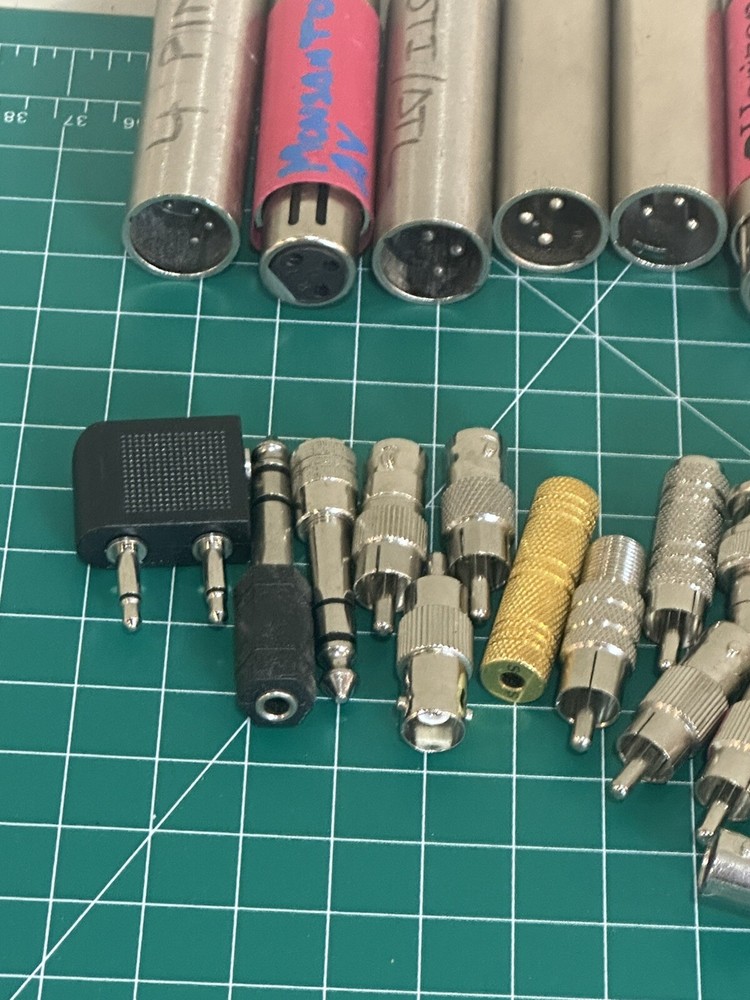 assorted audio equipment Lot