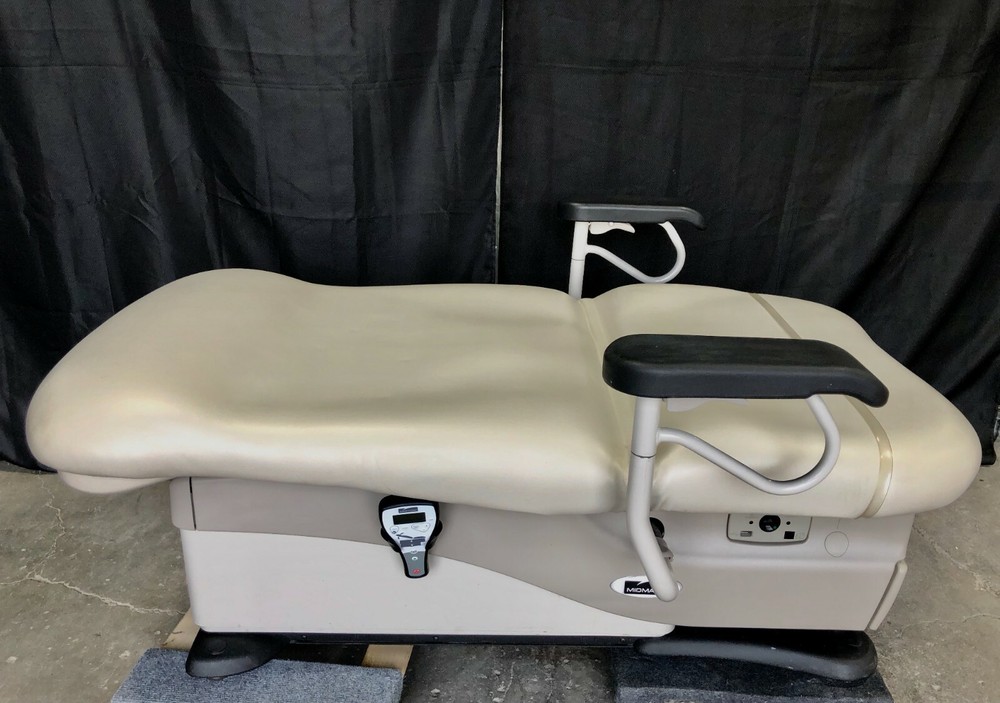 Midmark 625 Bariatric Power Exam Table Dual Wireless controls