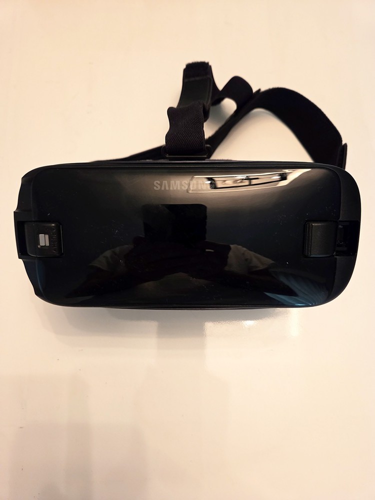 Samsung SMR324 Gear VR with Controller - Black