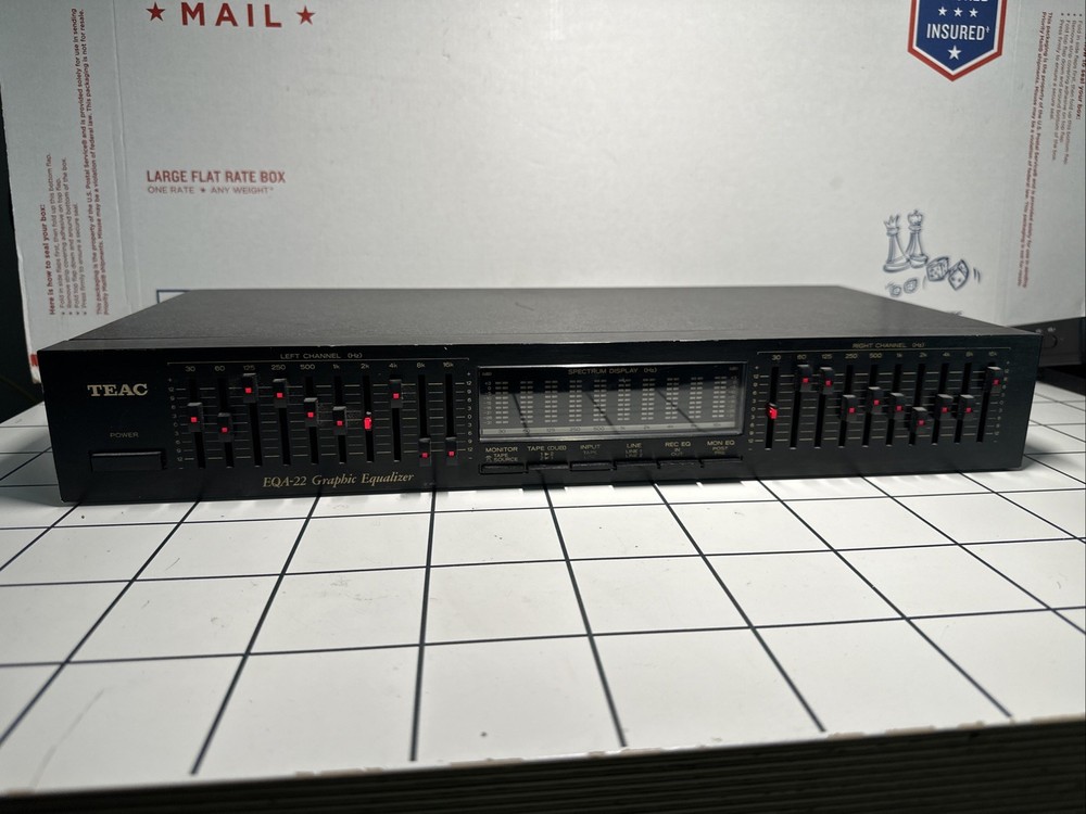 TEAC EQA-22 Graphic Equalizer Analog Spectrum Display Black Stereo L/R RCA