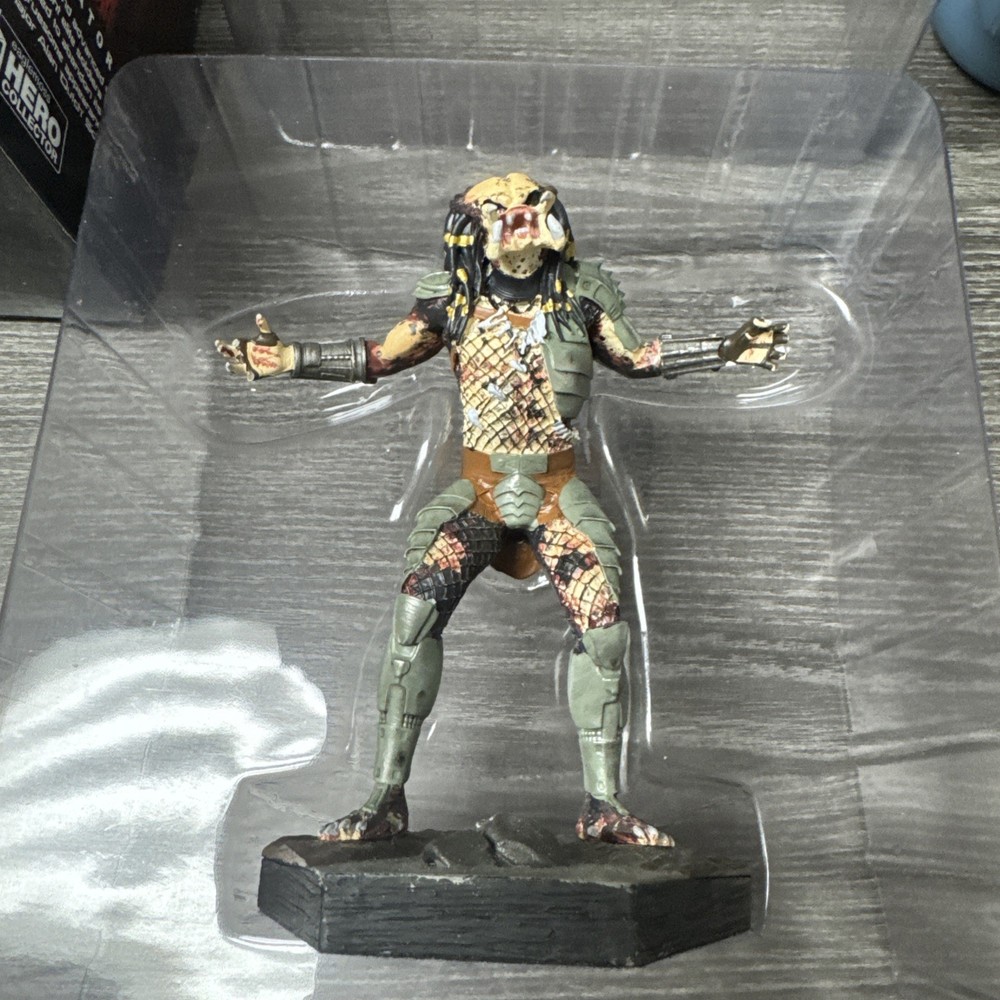 2016 Eaglemoss Alien & Predator Figurine Collection The Predator