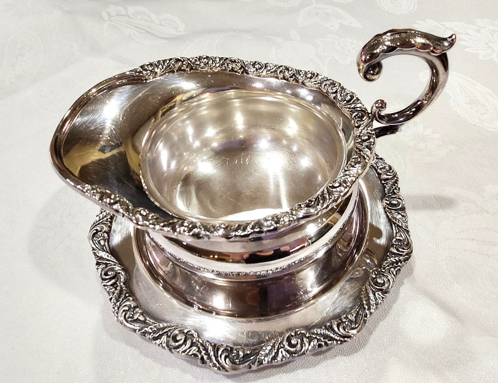 Wilcox International Silver Co Saybrook Manor Silver Plated Gravy Boat with Tray