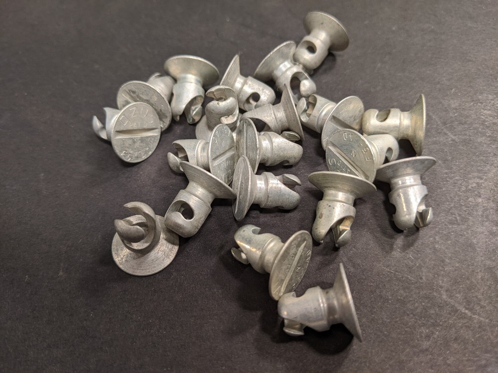 10) Dzus Fastener F5-40 button