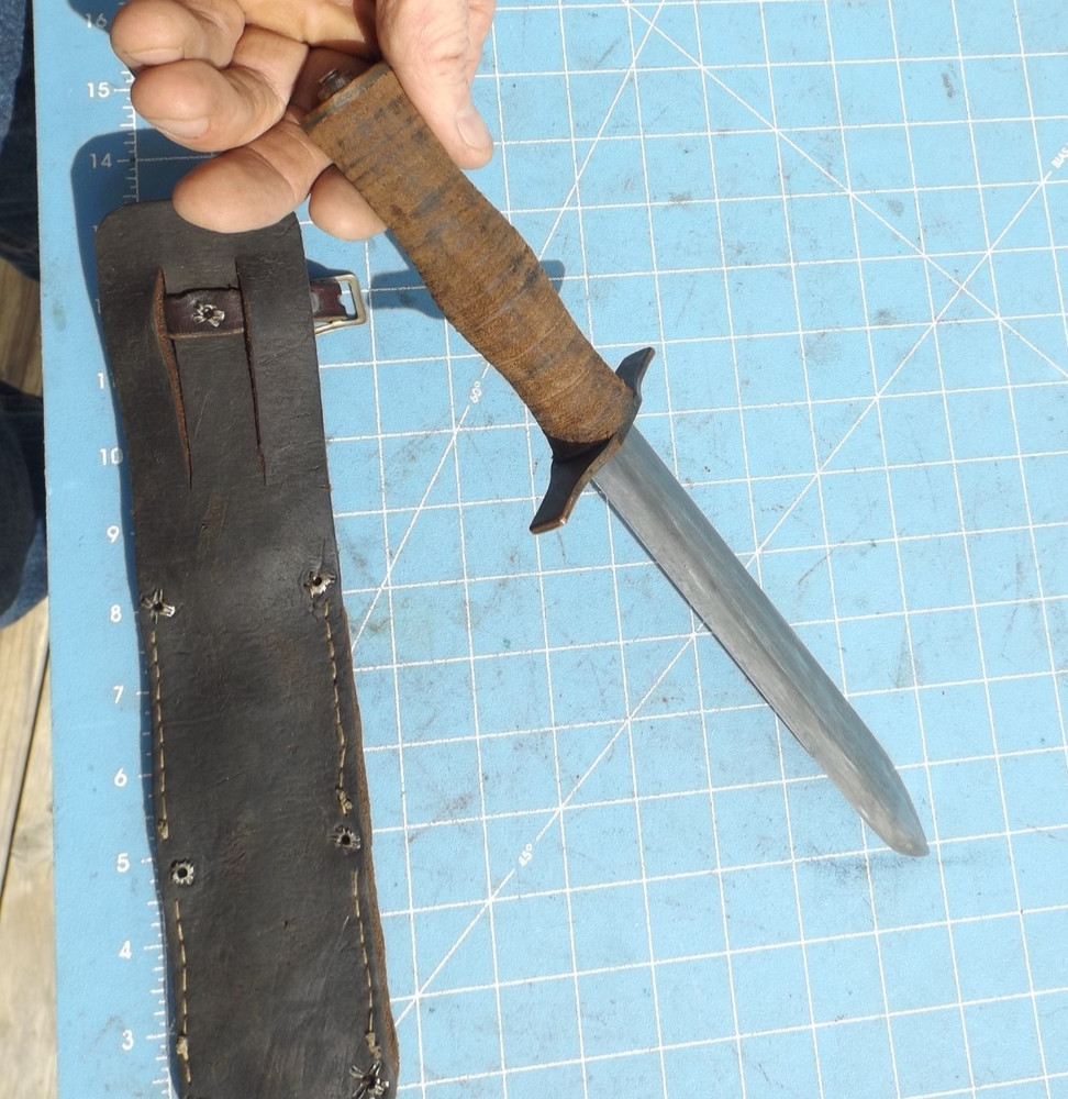 Vint WWII Divers Type Fighting Theater Dagger Knife Leather stack w/ Lanyard