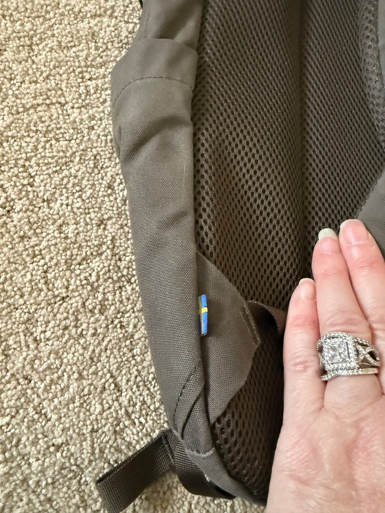 Fjallraven Raven 20L Backpack Övik Olive Green Bin 26
