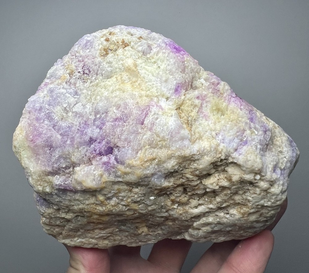 1342 Gr. Fluorescent Phosphorescent Sharp Tenebrescnet Hackmanite, Fluorapatite