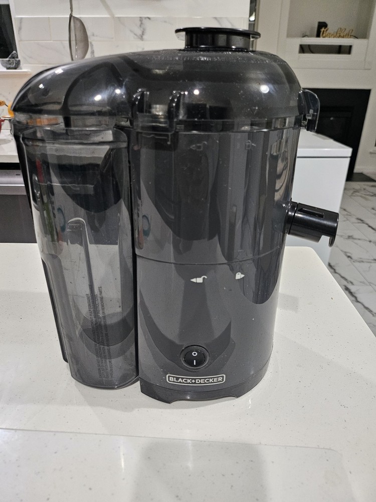 BLACK+DECKER JE2400BD 400W Fruit and Vegetable Juice Extractor