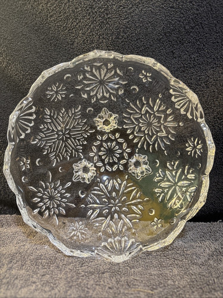 Mikasa Crystal 6” 3 Footed Snowflake Candy Dish