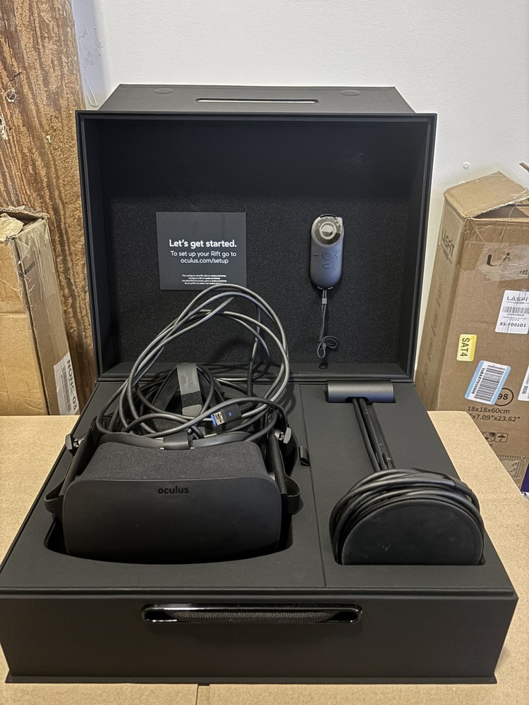 Oculus Rift VR Headset w/ Accessories & Xbox Controller –Untested