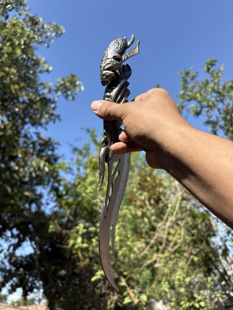Alien Queen Dagger Knife 15 Inches